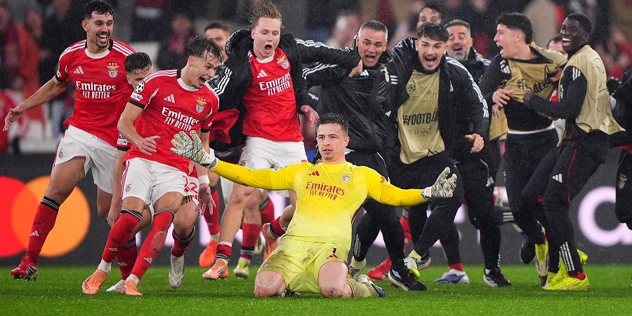 O guarda-redes do Benfica marca um golo na Liga dos Campeões